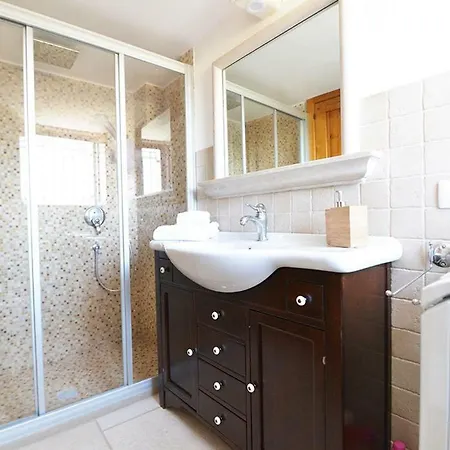 Sleeps 5 *